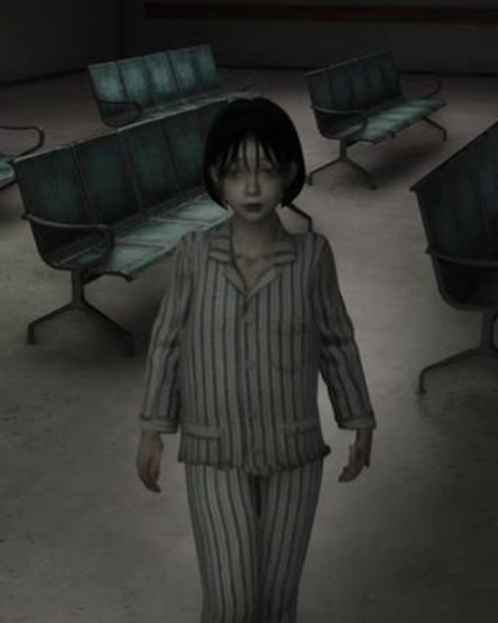 閉鎖病棟713 - 消灯後の待合室に立つ病衣の少女ミナ。713の失われた記憶を知る人物 | Fortnite 日本ホラー | PIXEL PROMO